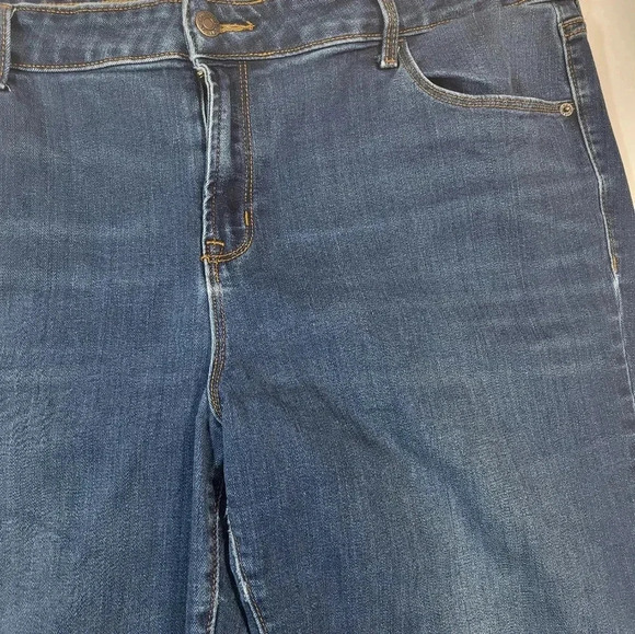 Old Navy Power Slim Straight Leg Jeans. - Picture 4 of 13